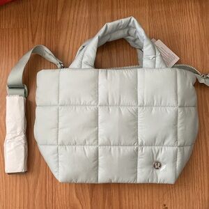 🎉🎉 HOST PICK 🎉🎉 Lululemon Quilted Grid Crossbody Bag Pelican NWT